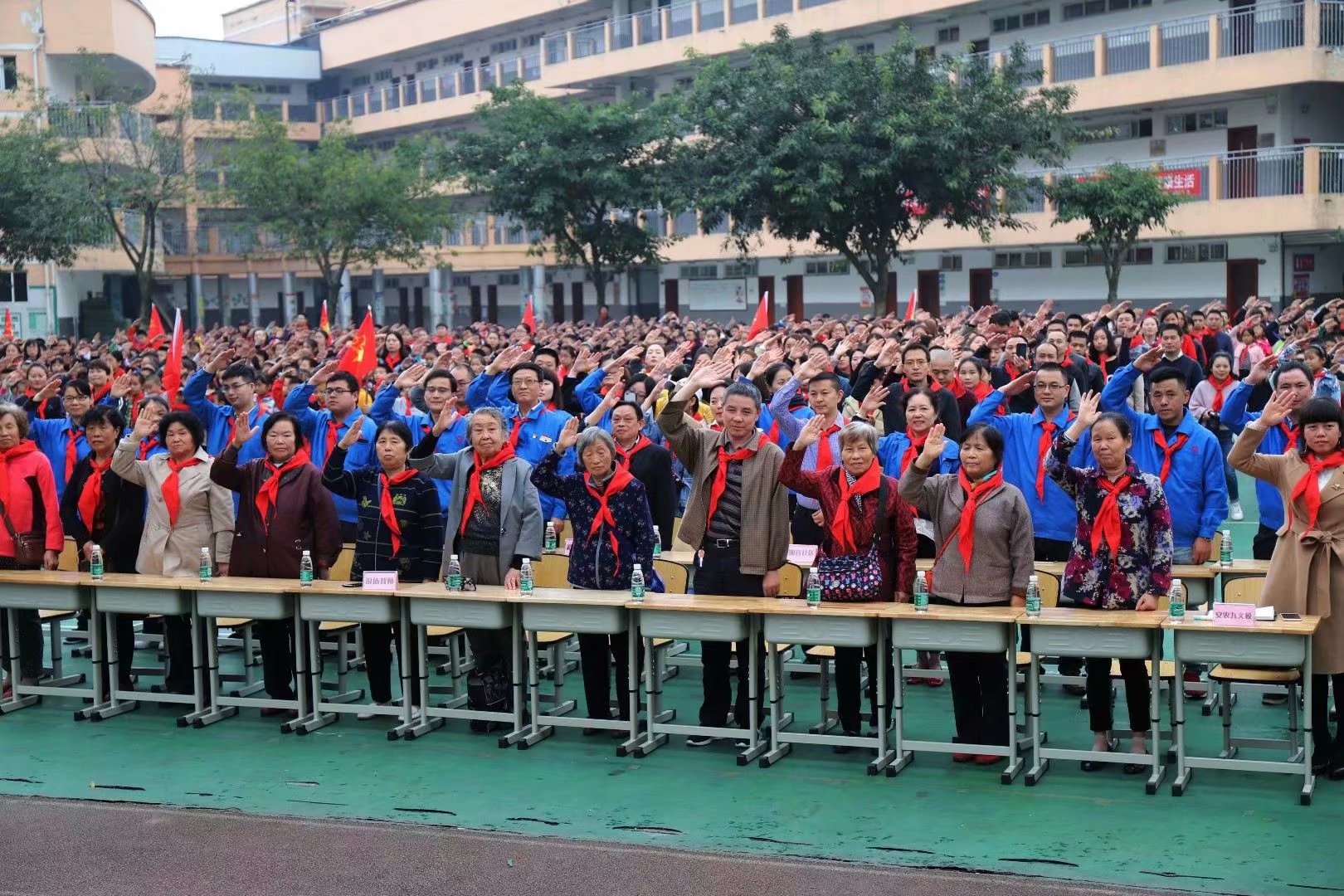 成都米兰（中国）集团党员、团员代表参加武侯科技园小学少先队建队69周年纪念活动